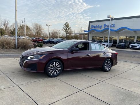 Used 2024 Nissan Altima 2.5 SV image 5