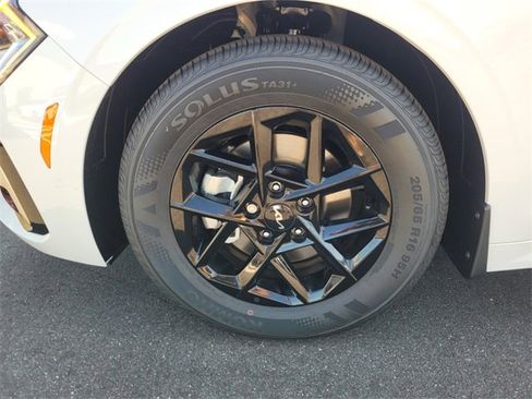 New 2025 Kia K5 LXS image 5