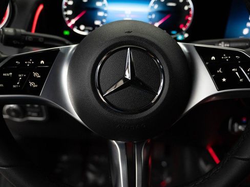 Used 2026 Mercedes-Benz GLB 250 4MATIC image 23