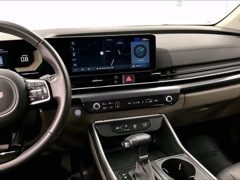 Used 2025 Kia Carnival image 7