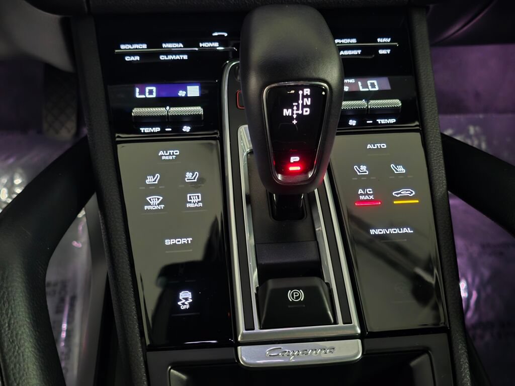 Certified 2023 Porsche Cayenne Platinum Edition AWD/4WD image 17