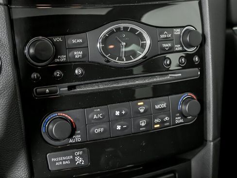 Used 2014 INFINITI QX70 AWD w/ Premium Package image 34