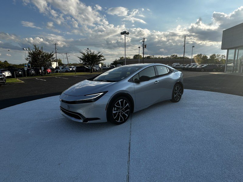 Used 2025 Toyota Prius Plug-In Hybrid FWD image 3