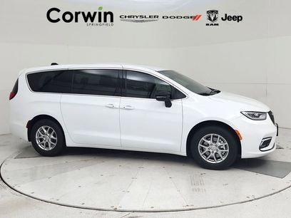 New 2026 Chrysler Pacifica Select