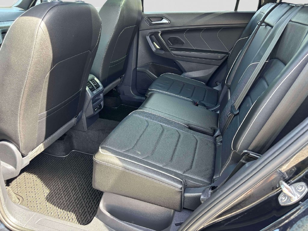 Used 2023 Volkswagen Tiguan SEL R-Line AWD/4WD image 10