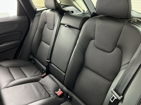 Used 2025 Volvo XC60 B5 Plus image 23