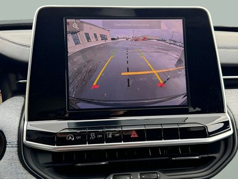 Certified 2025 Jeep Compass Sport image 17