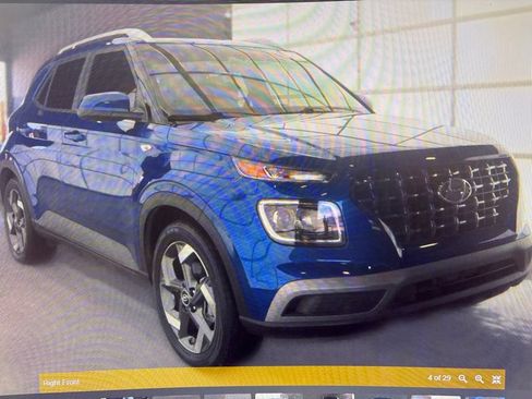 Used 2025 Hyundai Venue SEL FWD image 2