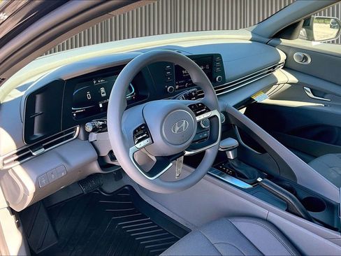 New 2026 Hyundai Elantra SE image 7