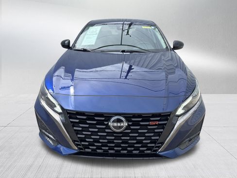 Used 2024 Nissan Altima 2.5 SR image 2