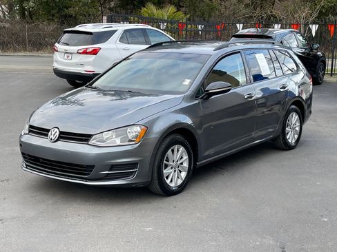 Used 2016 Volkswagen Golf S image 3