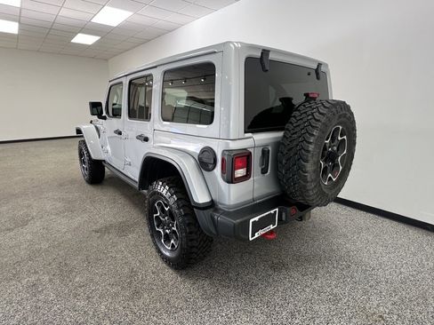 Used 2023 Jeep Wrangler Unlimited Rubicon w/ Cold Weather Group image 18