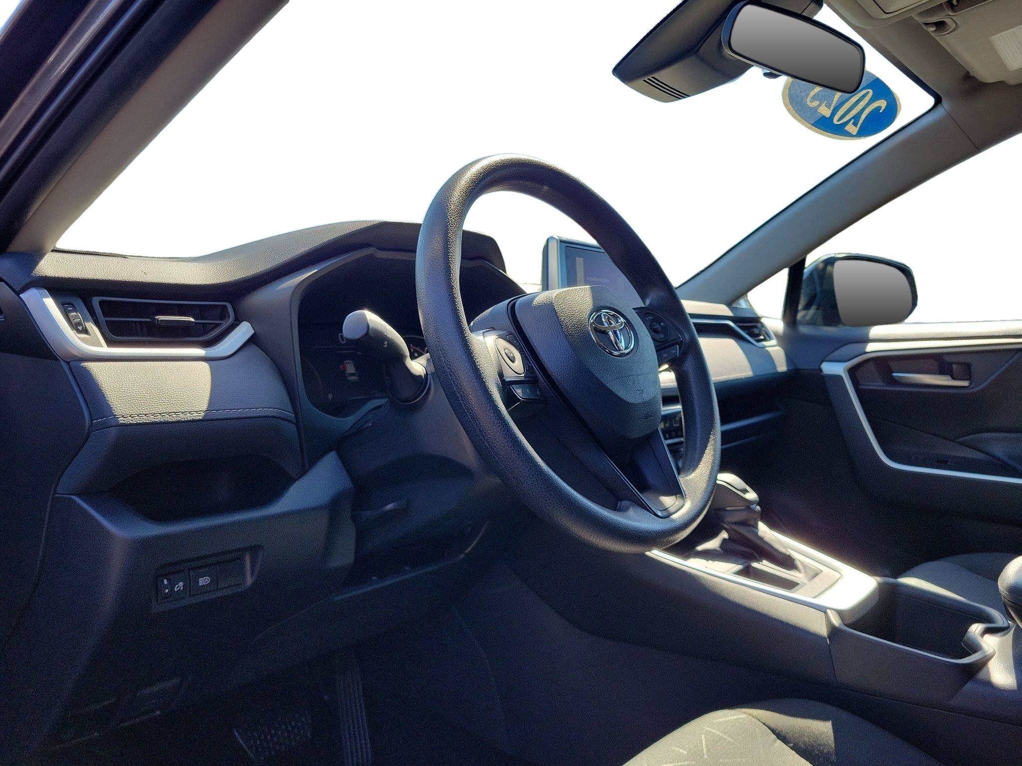 Used 2025 Toyota RAV4 XLE FWD image 6
