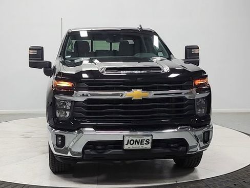 Used 2024 Chevrolet Silverado 2500 LT image 2