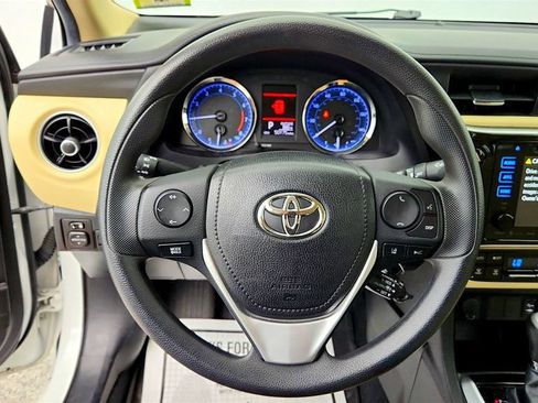 Used 2019 Toyota Corolla LE w/ LE Premium Package w/Moonroof FWD image 15