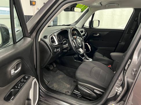 Used 2019 Jeep Renegade Latitude w/ Cold Weather Group AWD/4WD image 7