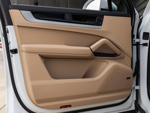 Certified 2026 Porsche Cayenne AWD/4WD image 21