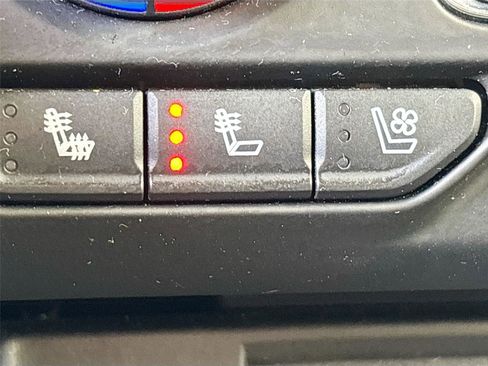 Used 2023 Chevrolet Suburban Premier image 21