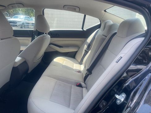 Used 2025 Nissan Altima 2.5 SV FWD image 12