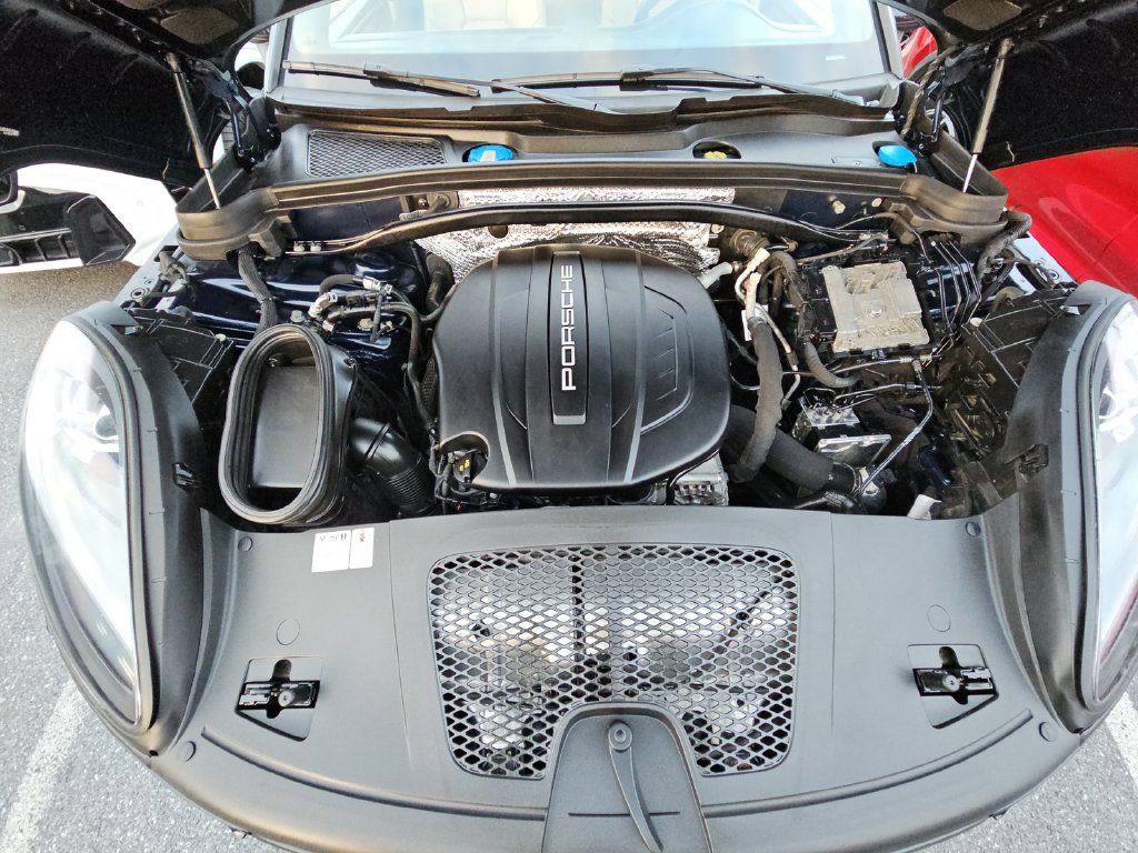 Used 2019 Porsche Macan AWD/4WD image 17