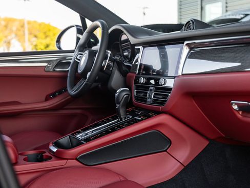 Certified 2026 Porsche Macan S AWD/4WD image 44