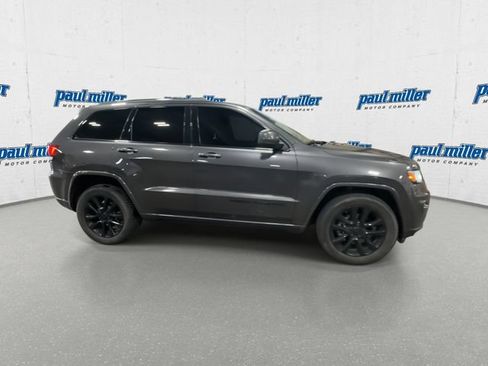Used 2018 Jeep Grand Cherokee Altitude AWD/4WD image 13