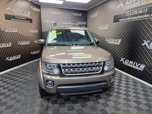 Used 2016 Land Rover LR4 HSE Silver Edition image 5