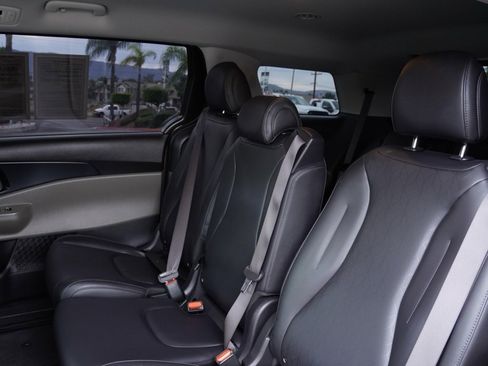 Used 2025 Kia Carnival LXS image 20