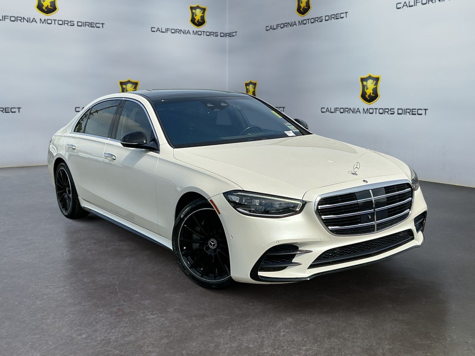 Used 2022 Mercedes-Benz S 580 4MATIC Sedan w/ AMG Line Package image 3
