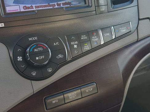 Used 2013 Toyota Sienna Limited w/ Premium Pkg AWD/4WD image 26