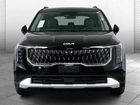 Used 2025 Kia Carnival EX image 2