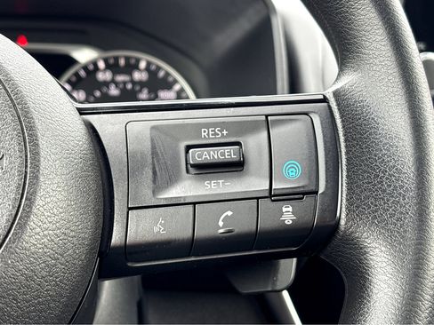 Used 2022 Nissan Rogue SV image 16