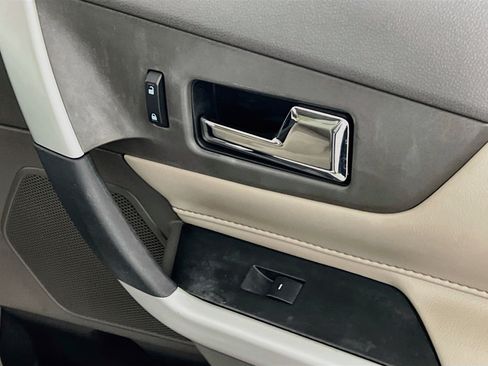 Used 2013 Ford Edge SE FWD image 31