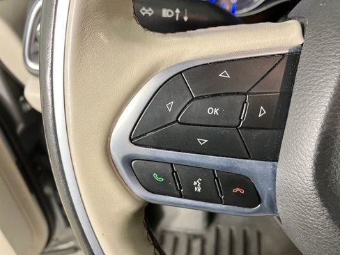 Used 2019 Chrysler Pacifica Limited image 17