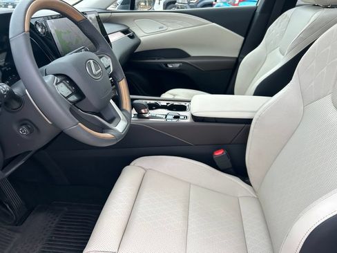 Used 2025 Lexus RX 350 w/ Accessory Package (P3) AWD/4WD image 11