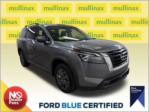 Used 2023 Nissan Pathfinder SV FWD image 1