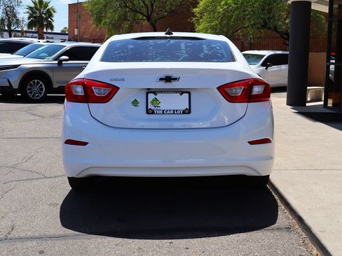 Used 2018 Chevrolet Cruze LS FWD image 11