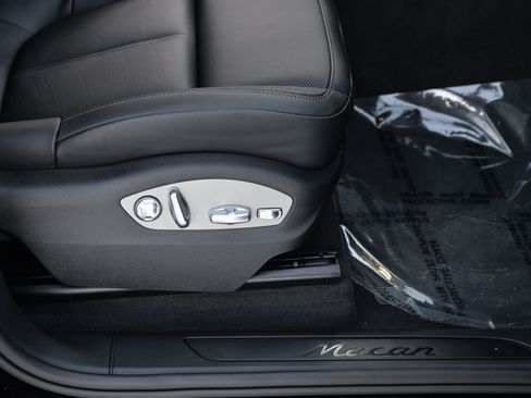 Certified 2025 Porsche Macan image 22