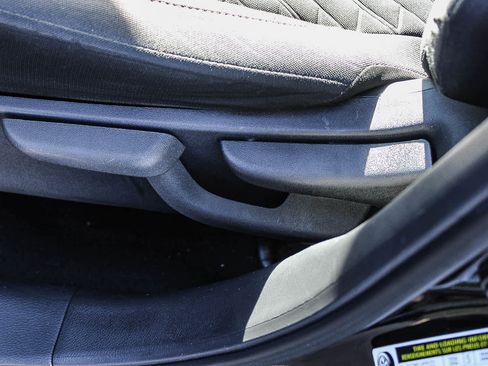 Used 2021 Nissan Kicks SR image 15