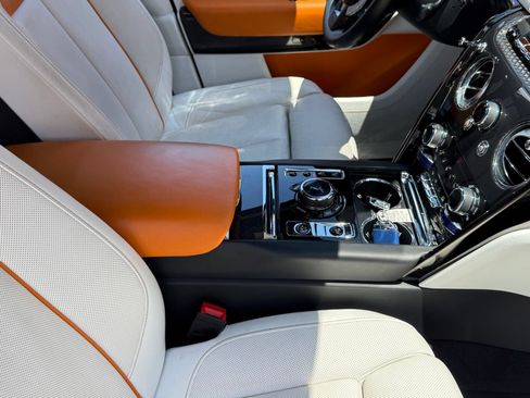 Used 2022 Rolls-Royce Cullinan Black Badge AWD/4WD image 30