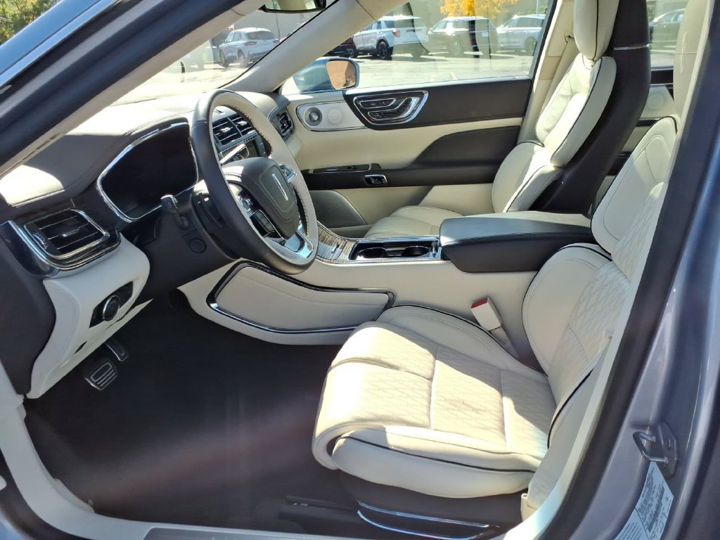 Used 2019 Lincoln Continental Black Label w/ Rear Seat Package AWD/4WD image 12