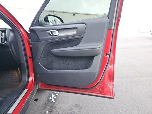 Used 2021 Volvo XC40 T5 R-Design w/ Advanced Package image 40