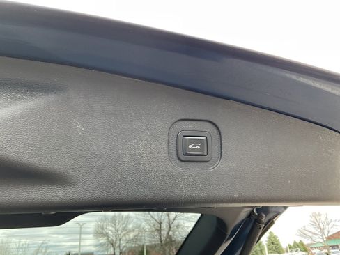Used 2017 Chevrolet Equinox LT FWD image 12