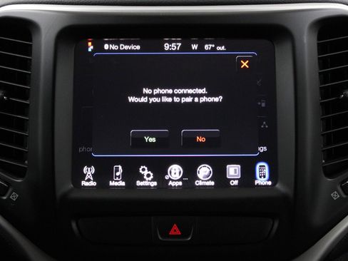 Used 2018 Jeep Cherokee Latitude Plus FWD image 25