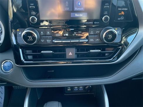 Used 2022 Toyota Highlander XLE image 20
