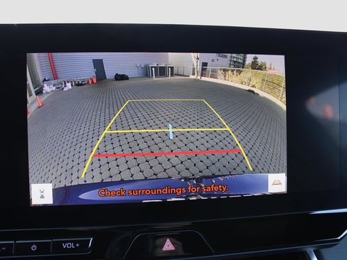 Used 2023 Toyota Venza XLE image 17