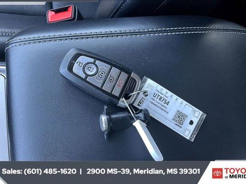 Used 2023 Ford Explorer Limited image 9