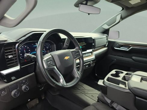 Used 2023 Chevrolet Silverado 1500 LT RWD image 13