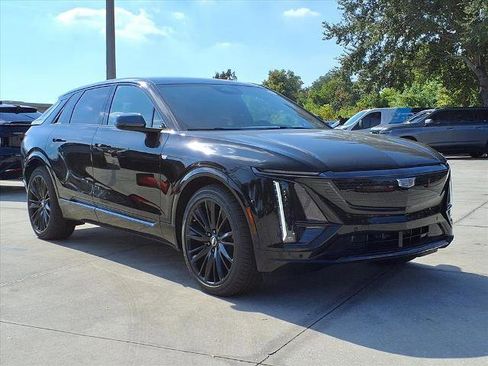 New 2026 Cadillac Lyriq Sport w/ LPO, ONYX Package image 5