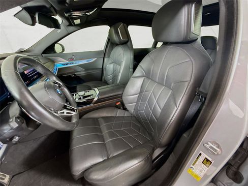 Used 2023 BMW 740i w/ Parking Assistance Package RWD image 2